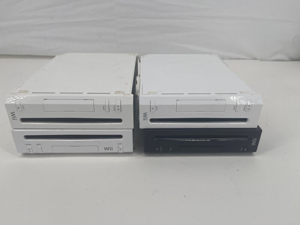 Lot of 4 Nintendo Wii Consoles RVL-001 White & Black Game Systems Console Only